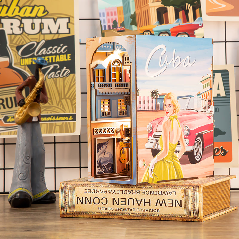 Puzziv DIY Booknook Kit (Havana Stroll)