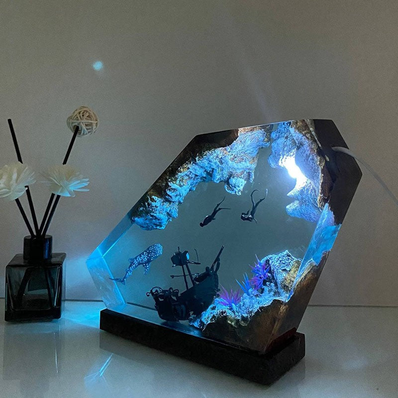 HOT SALE❗Whale shark and Couple Diver Resin Night Light