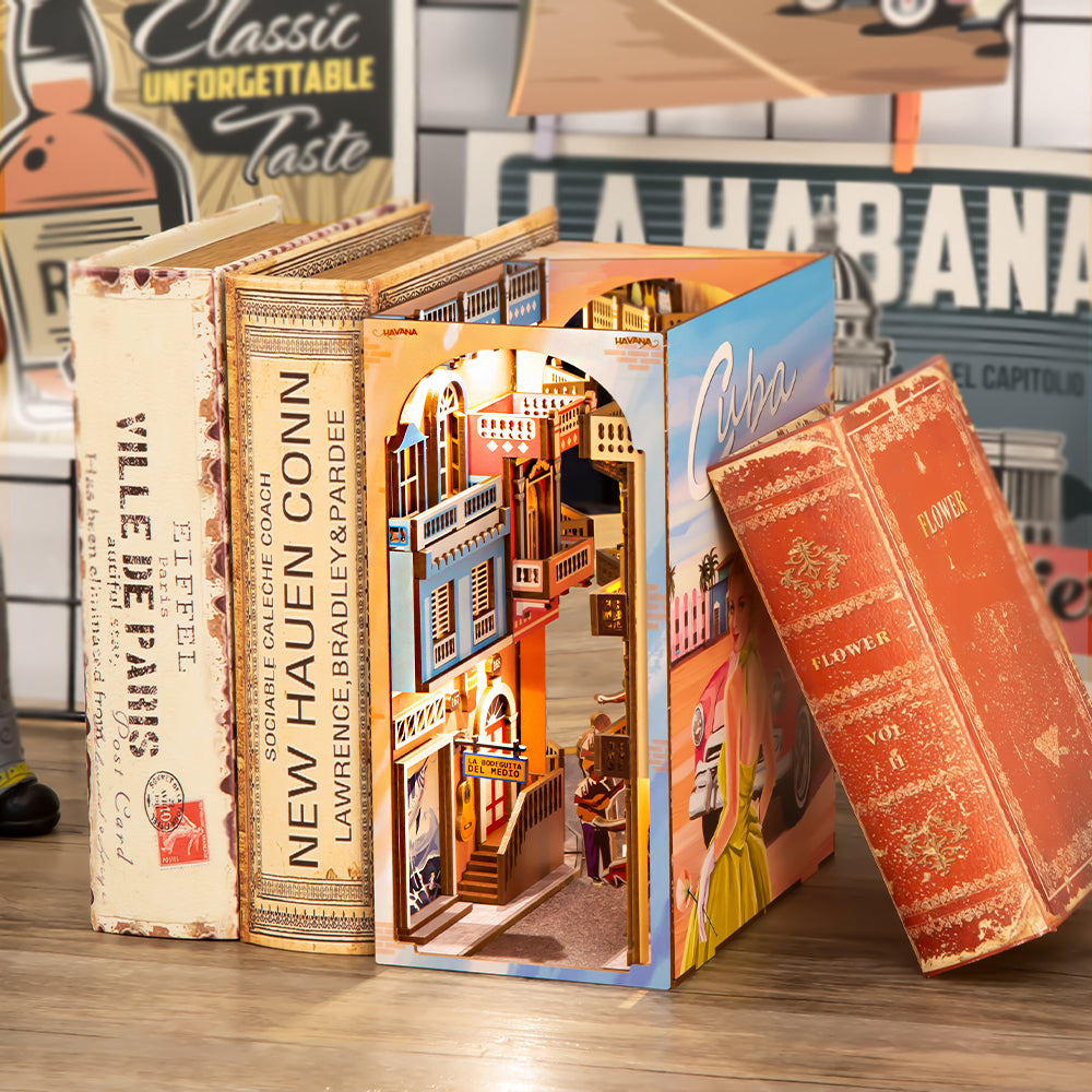 Puzziv DIY Booknook Kit (Havana Stroll)